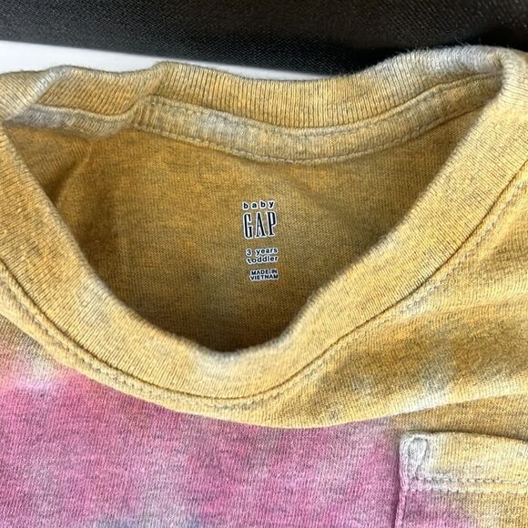 Toddler Gap Bundle of 3 t-shirts and 1 denim shorts - Picture 6 of 13